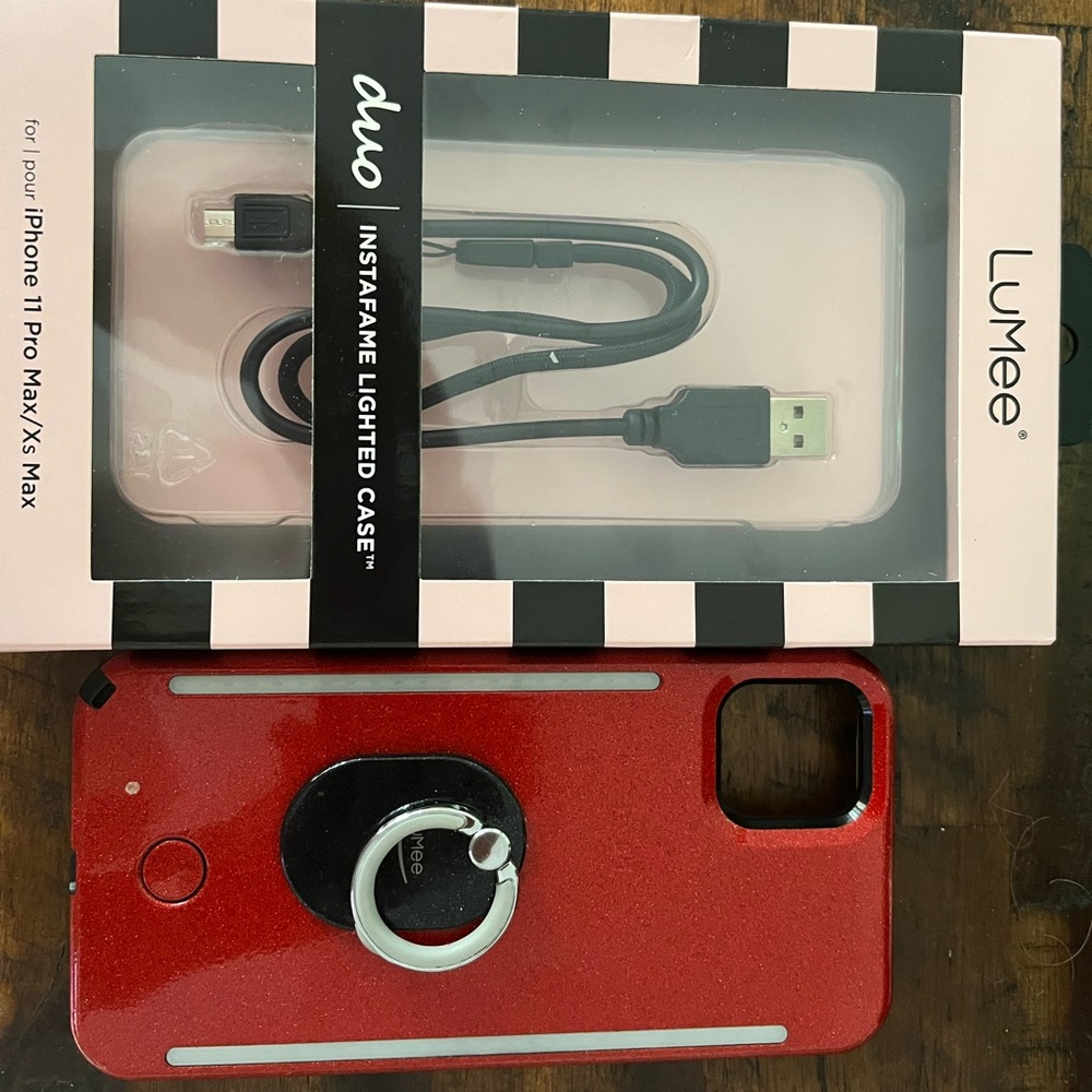 LuMee instafame lighted case. Color red.